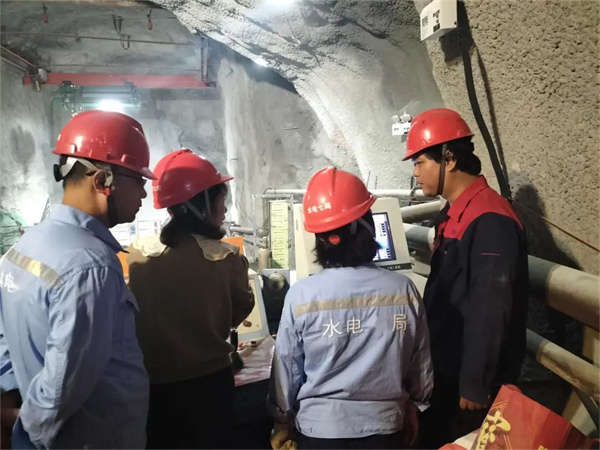 直擊安裝現(xiàn)場｜泰斯特精工精匠，筑起水電系統(tǒng)生產(chǎn)安全堡壘！