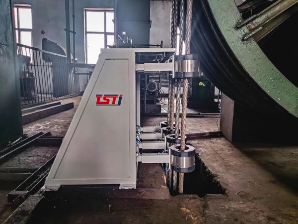 揪心！撫順一金礦發(fā)生罐籠鋼絲繩斷裂！3死1傷！